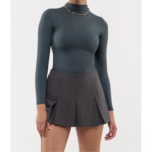 Hunter green long sleeve shirt